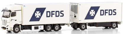 Available To Order – Mercedes Actros MP5 Giga Space Riged Reefer 6x2 Reefer Drawbar Turntable DFDS 1:50 (WSI 01-4547)